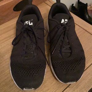 Women’s apl propelium size 11
